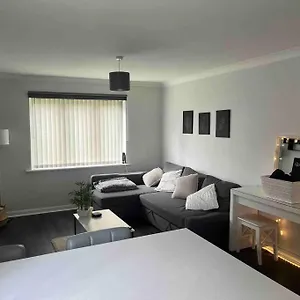 Newly Refurbished With Private Parking Southampton