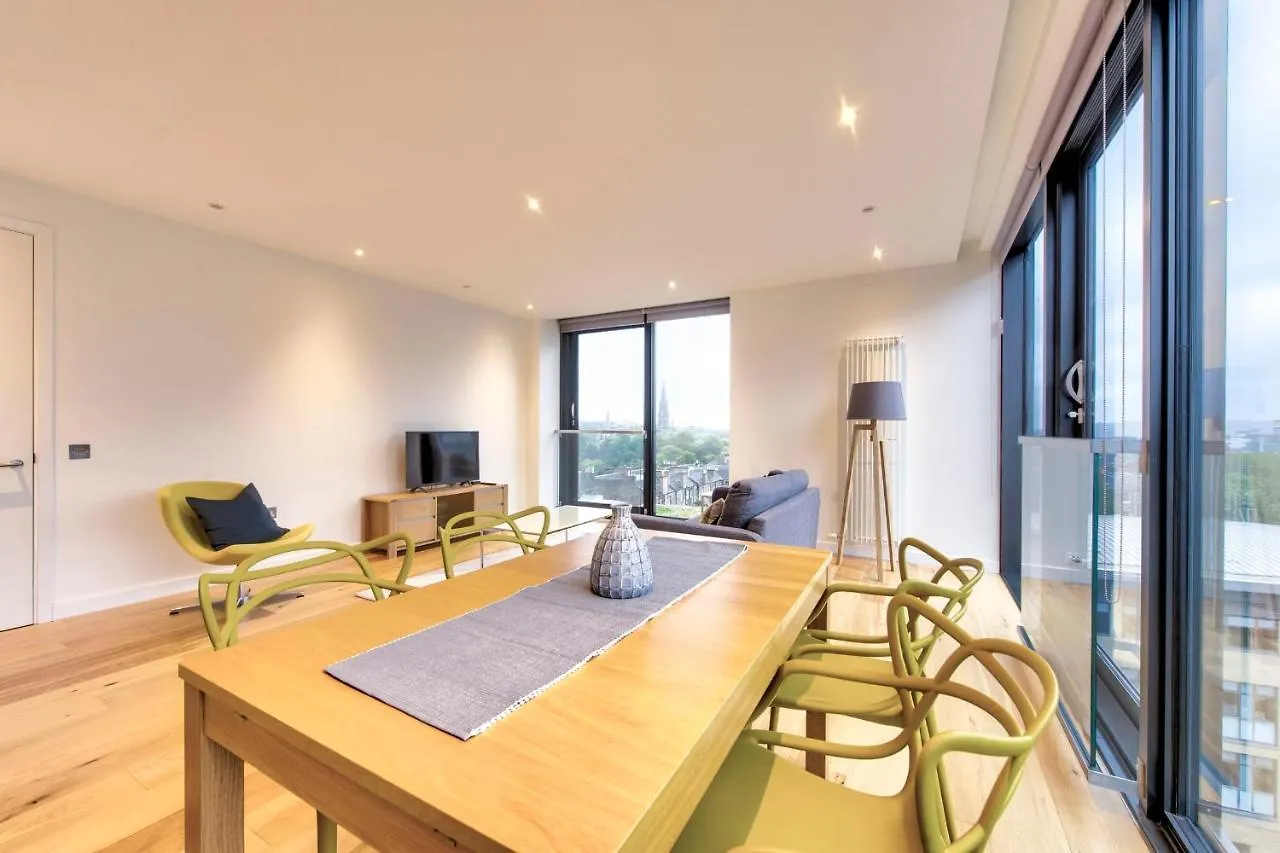 Guestready - Stylish Top Floor Apt In The City Centre Edinburgh Apartment